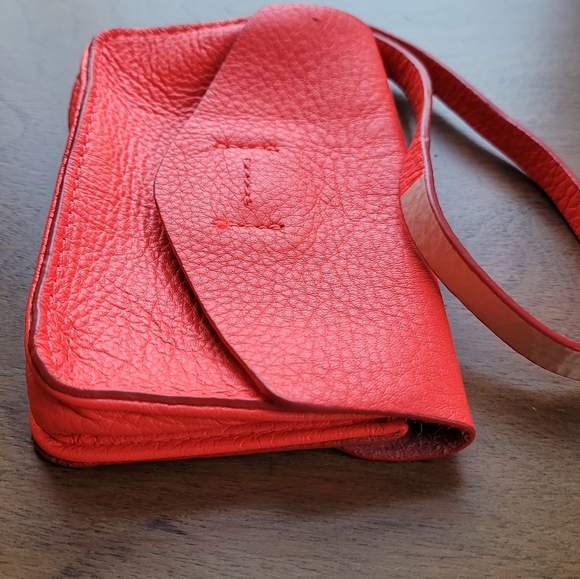 GAP | NEON ORANGE MINI WRISTLET - Picture 4 of 6
